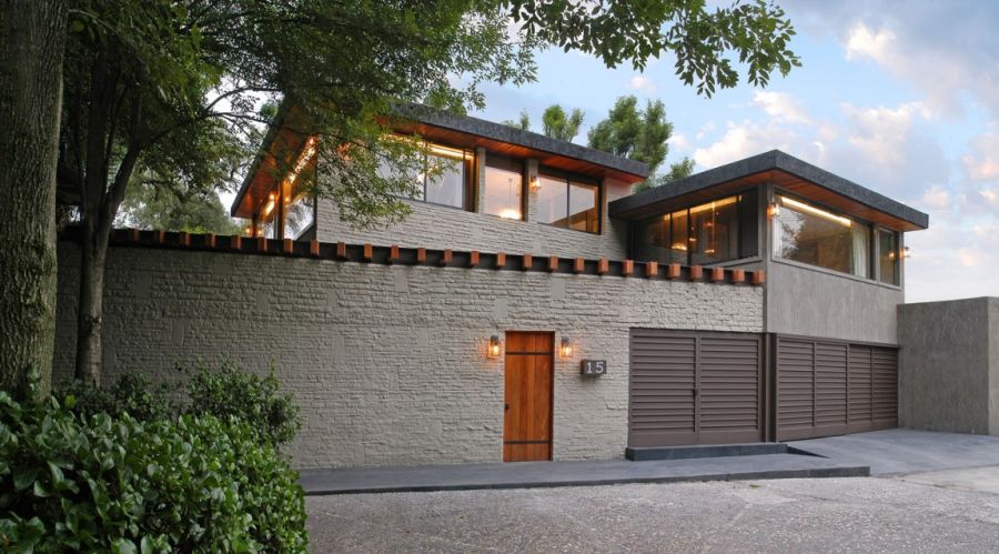 Street facade if Virreyes by Kababie Arquitectos