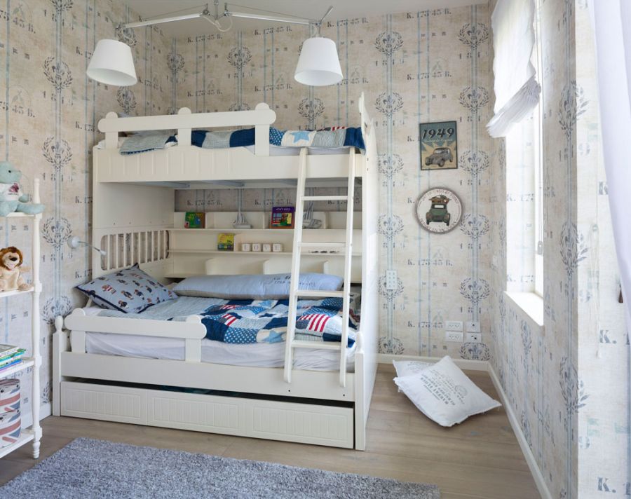 Boys’ bedroom with a chic coastal theme