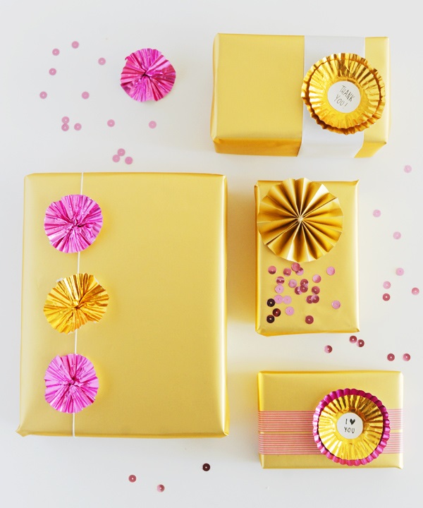 Foil baking cup toppers
