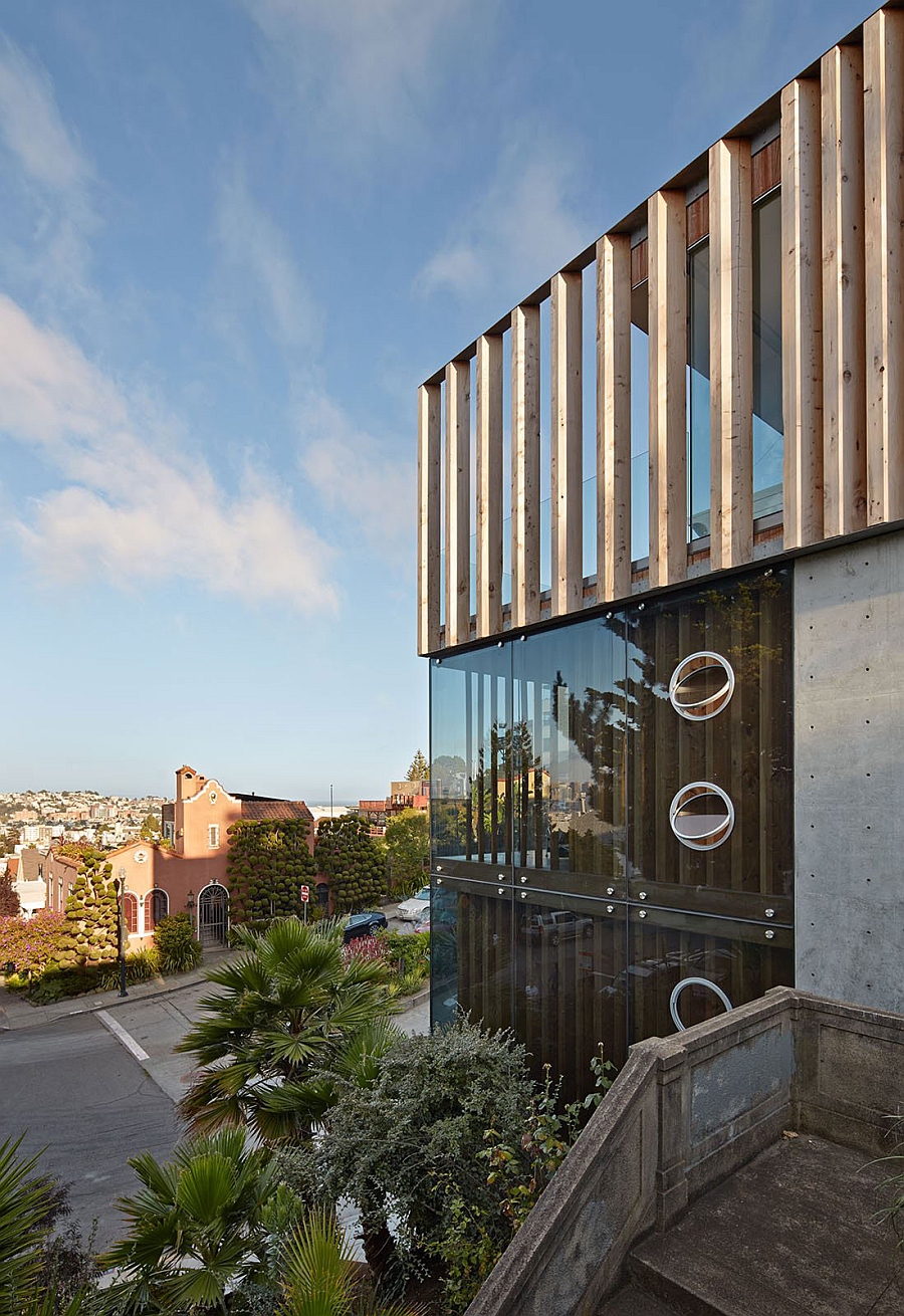Wood, concrete and glass complement each other in this San Francisco Residence