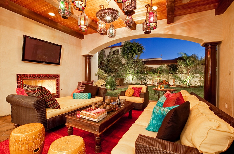 Bold colors of Moroccan design combined with smart Mediterranean influences