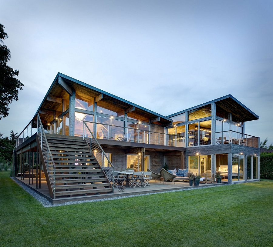 Gorgeous backyard deck of the Far Pond Residence offers ample privacy