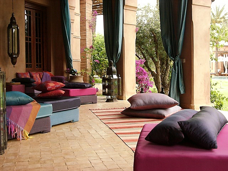 Plush decor ideas to shape your perfect Moroccan-inspired patio and courtyard