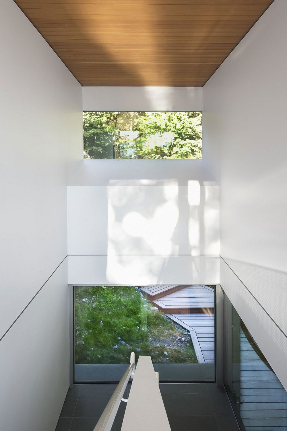 Gambier Island House – staircase modern