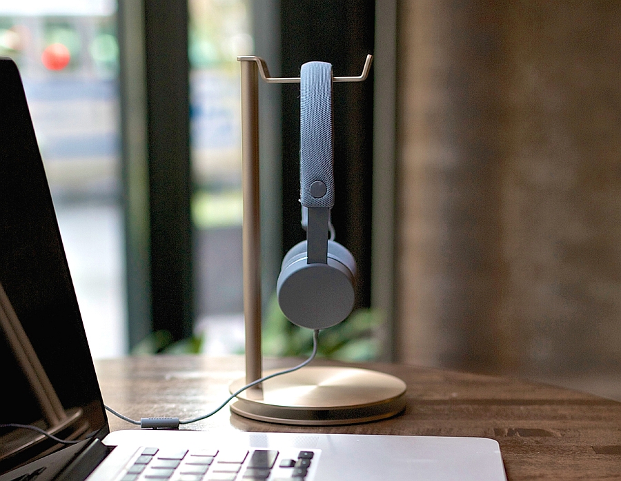 Exclusive headphone hanger in rare rose gold