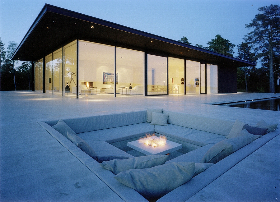 Posh sunken outdoor lounge idea