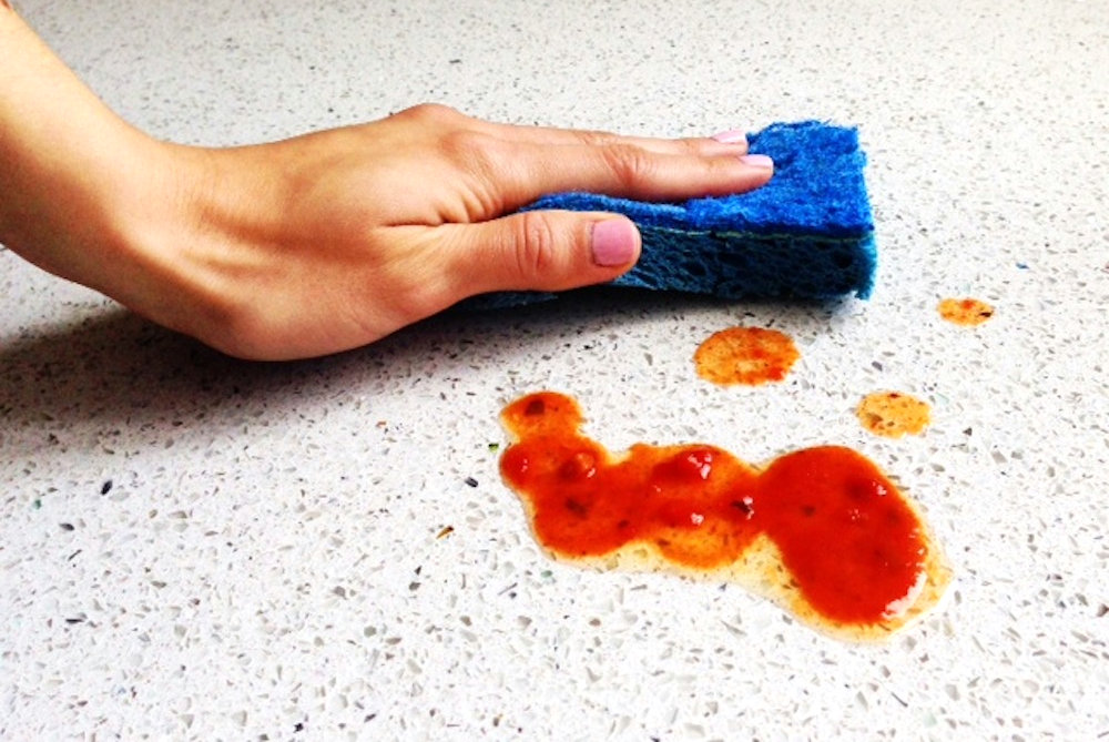 Cleaning the kitchen countertop