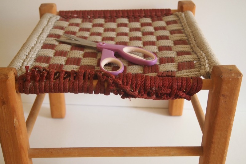 DIY Woven Footstool – cutting rope off of stool