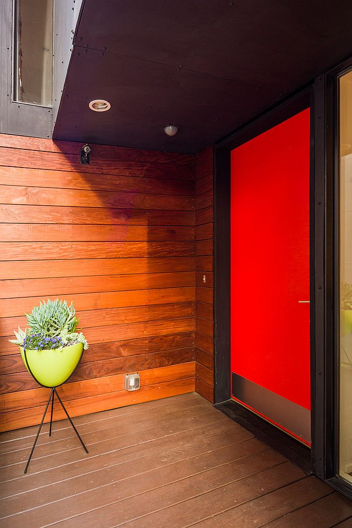 Contemporary entry with plenty of color