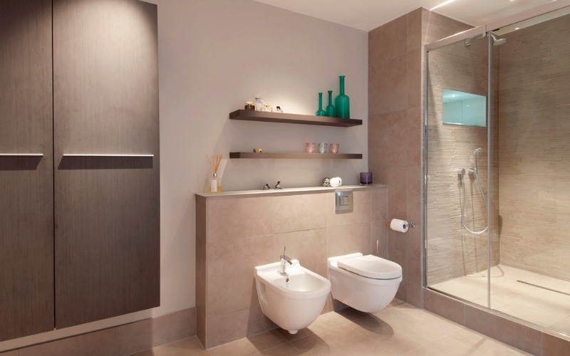 A low-profile toilet and bidet combo