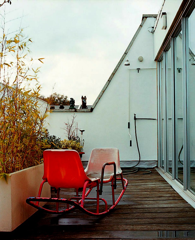 As long as there are no taller buildings nearby, an urban outdoor shower simply needs some walls