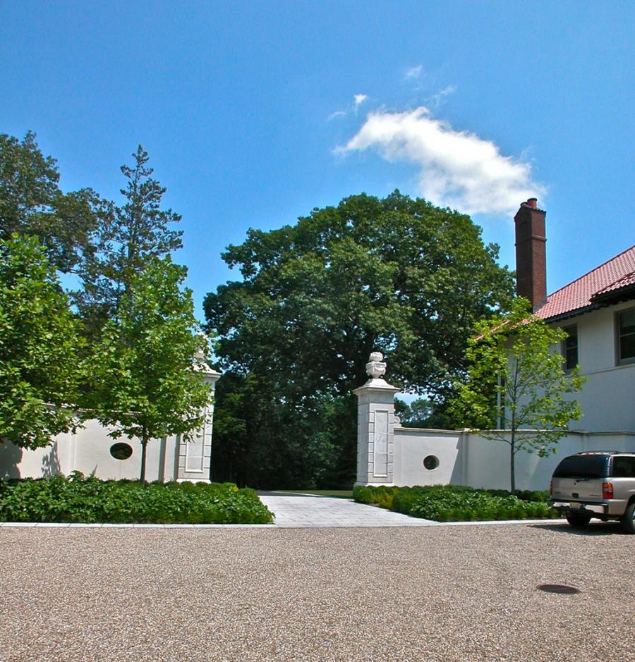 Tulip trees in a charming gravel garden
