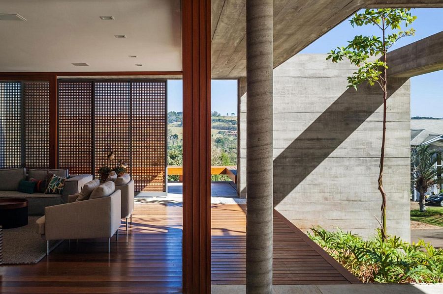 Open design of the Sao Paulo vacation home creates a flowing indoor-outdoor interplay