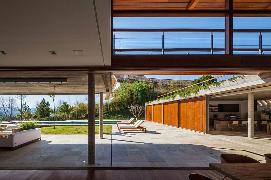 Sliding wooden doors connect the interior with the expansive courtyard