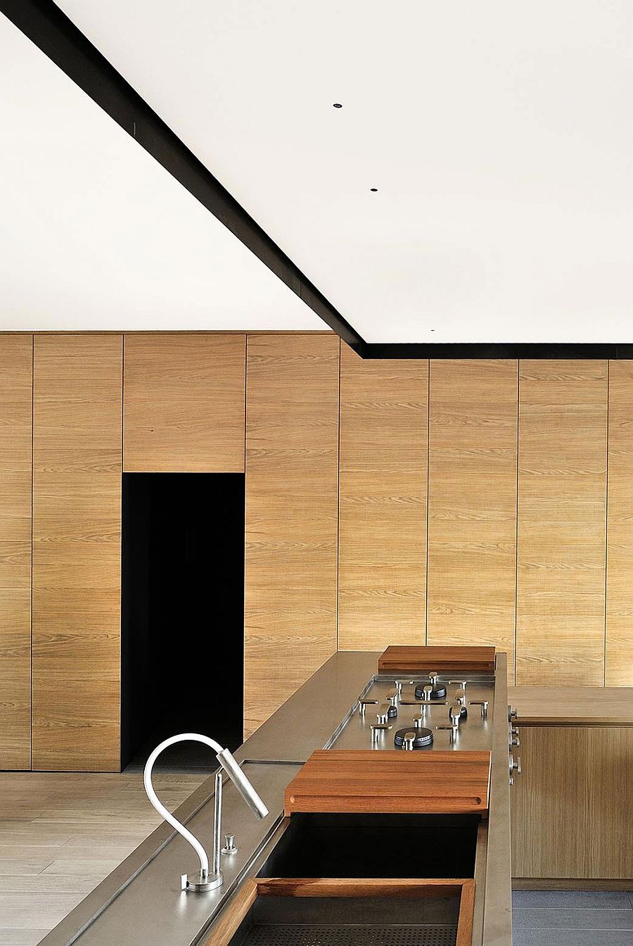 Metal and wood come together inisde the smart Italian apartment