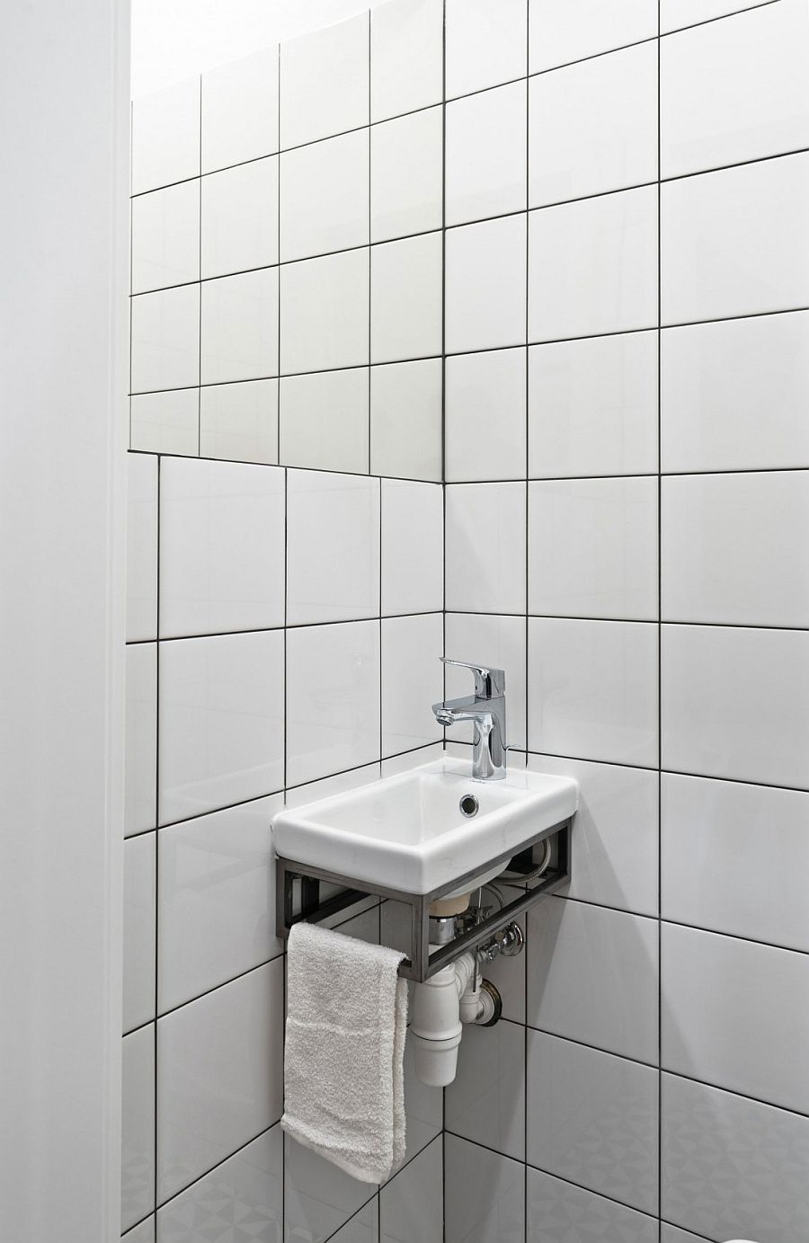 Tiny corner sink is an aboslute space-saver