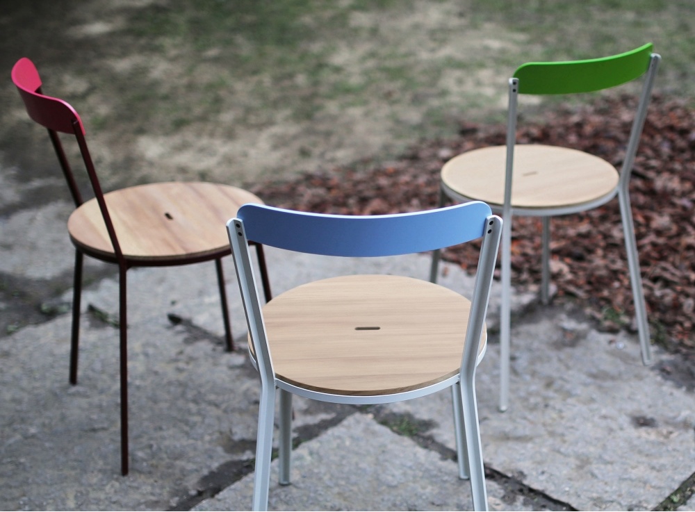 The Bridge chair, designed by Ichiro Iwasaki, is particularly suited to smaller balconies and outdoor spaces. Image © Iwasaki Design Studio.