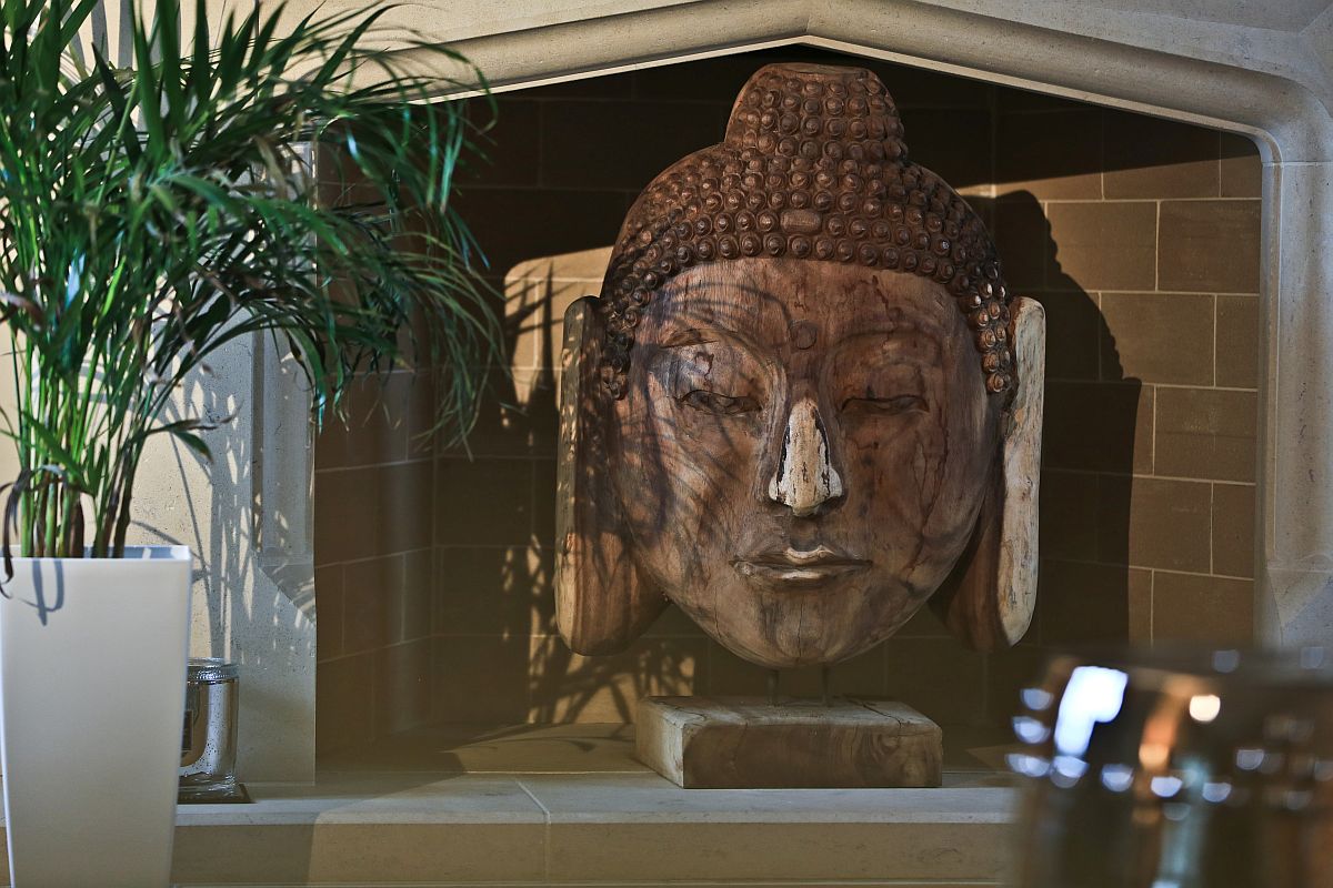 Decorating inspiration from the East with the beautiful Buddha’s head