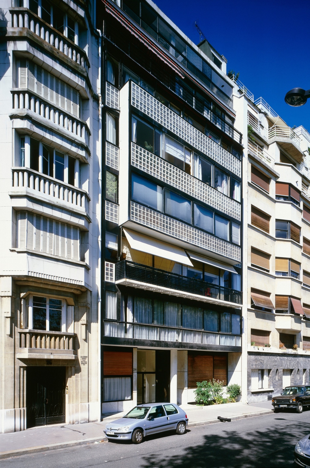 Immeuble locatif à la porte Molitor, Paris, France, 1931 - 1934. Photo by Oliver Martin-Gambier © FLC/ADAGP.