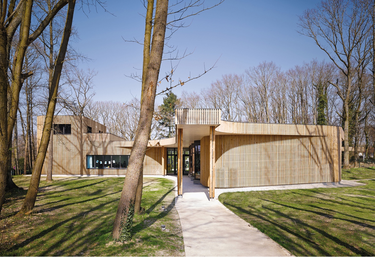 The school building in Briis-sous-Forges was designed by MU Architecture and Archicop.