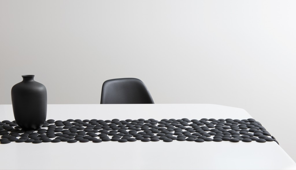 Bubble table runner by Finell