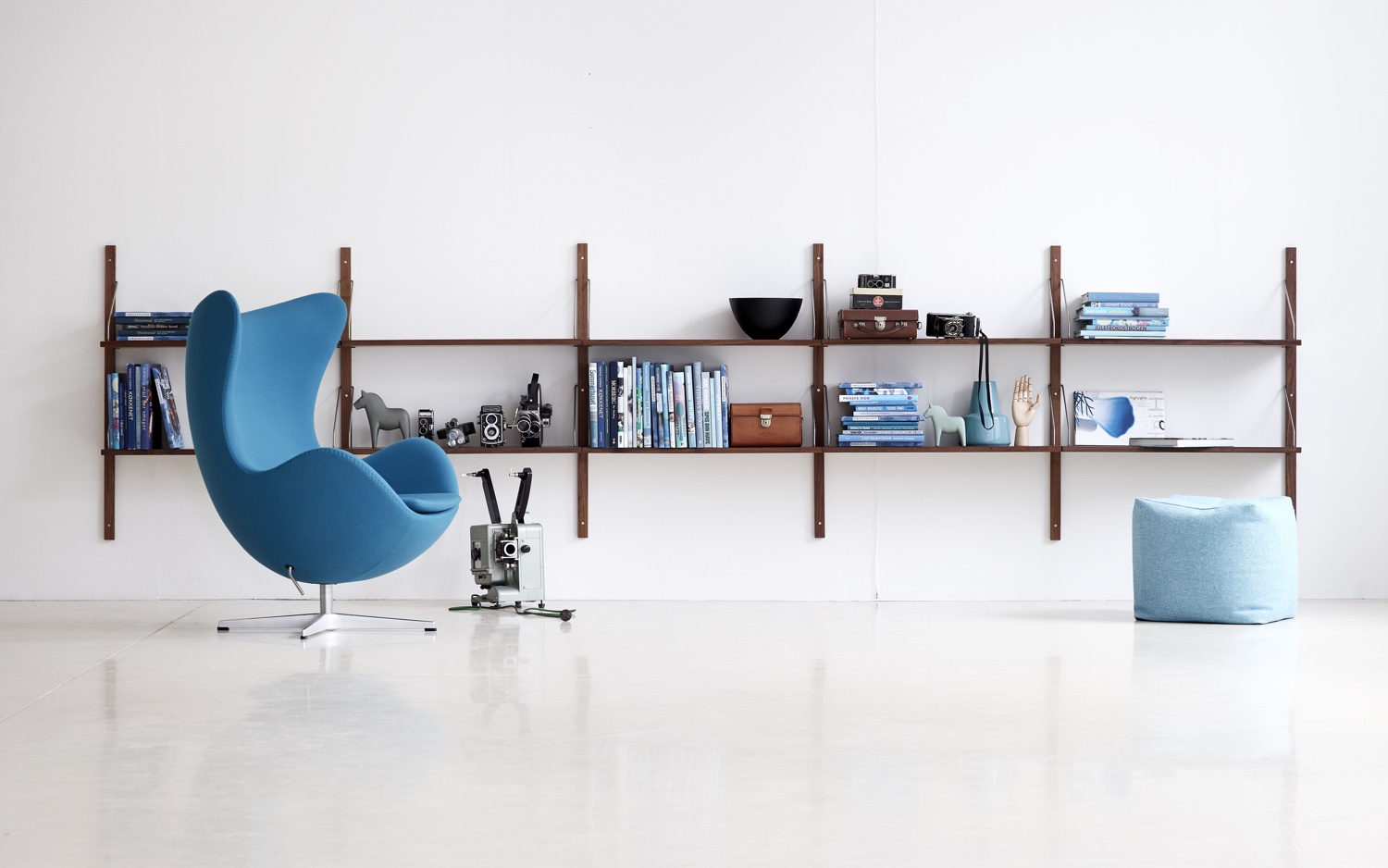 Royal System® in walnut. Image © by dk3.dk
