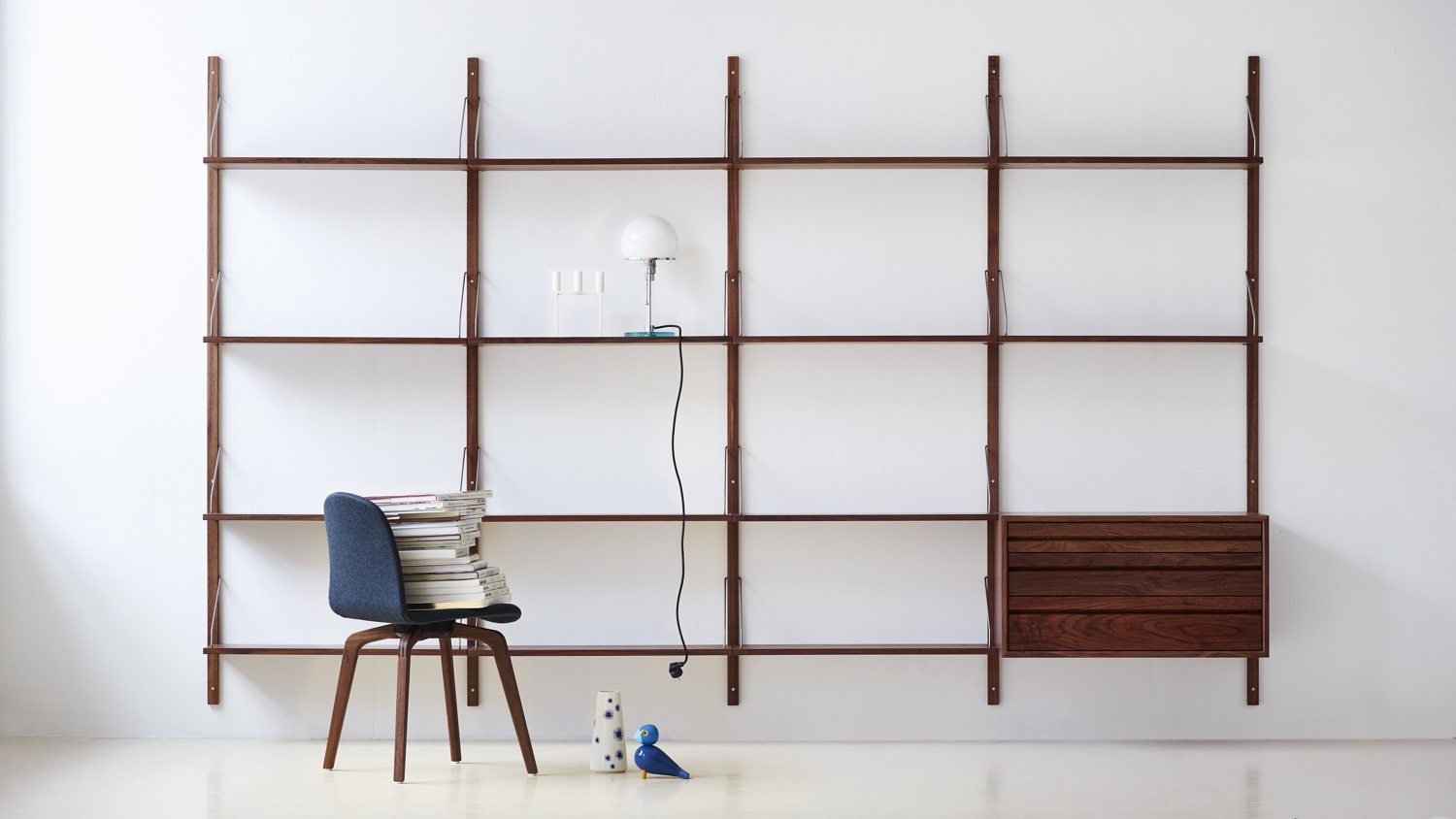 Royal System® in walnut. Image © by dk3.dk.