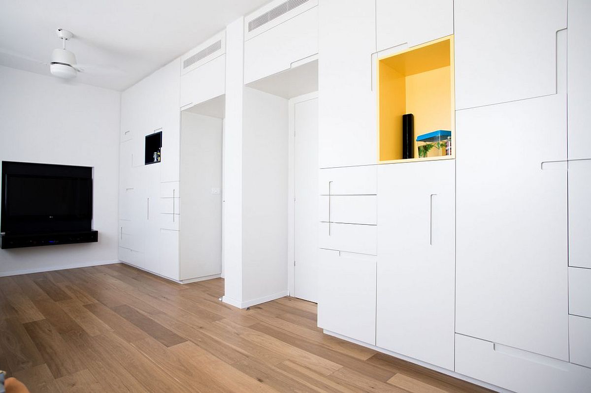 Custom units and built-in cabinets give the kids’ room a minimal look