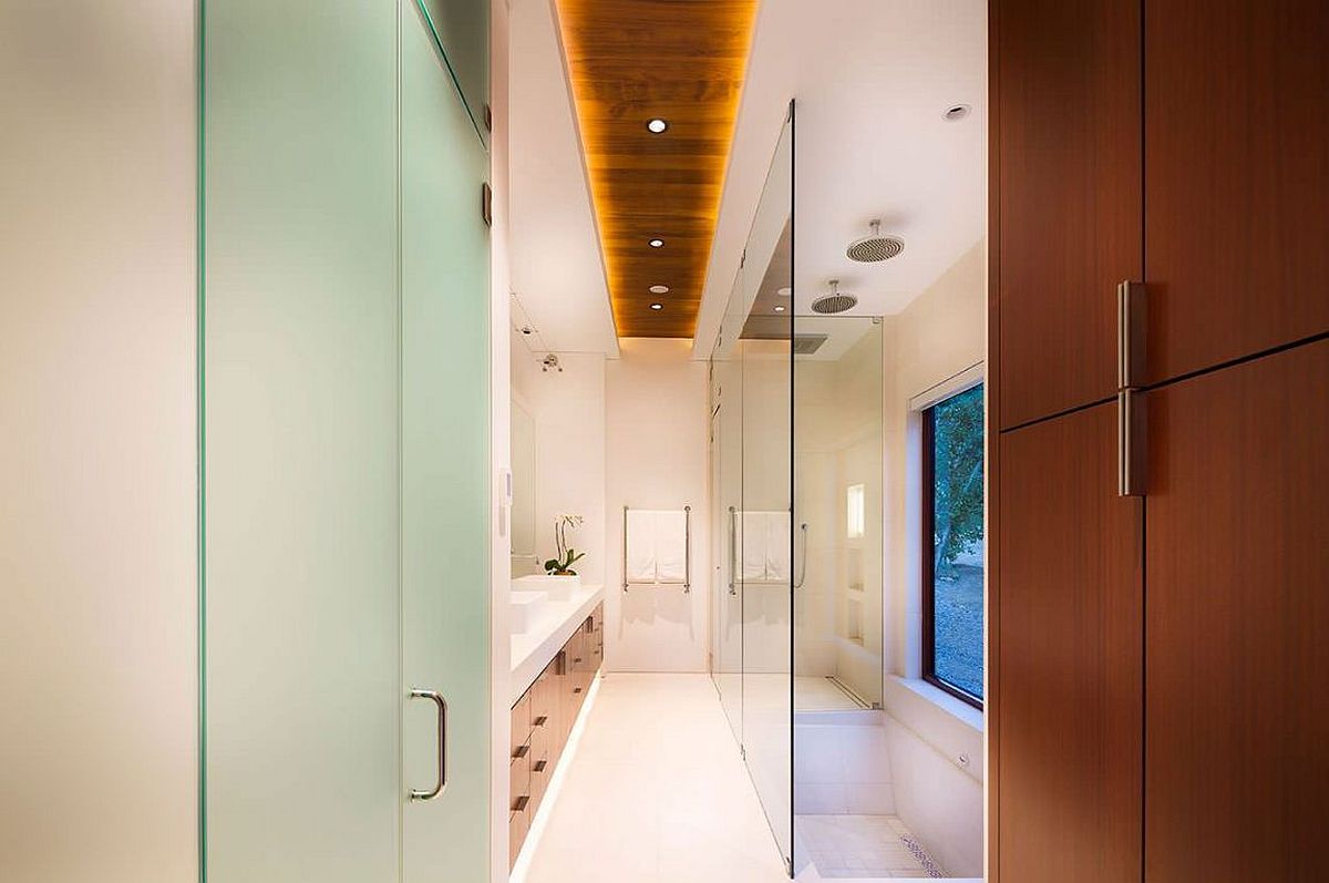 Innovative lighting fixture brings brightness to the bathroom