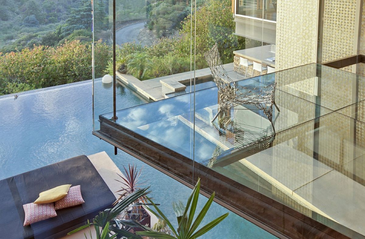 Sneak peek into Justin Bieber’s awesome bedroom with glass floor