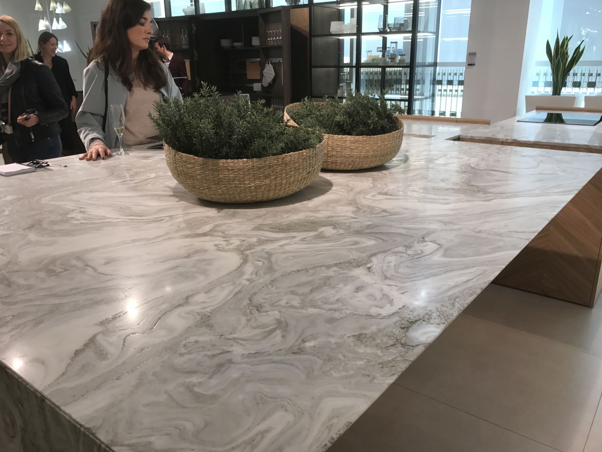 Large marble inspired kitchen island that exude luxury – GamaDecor
