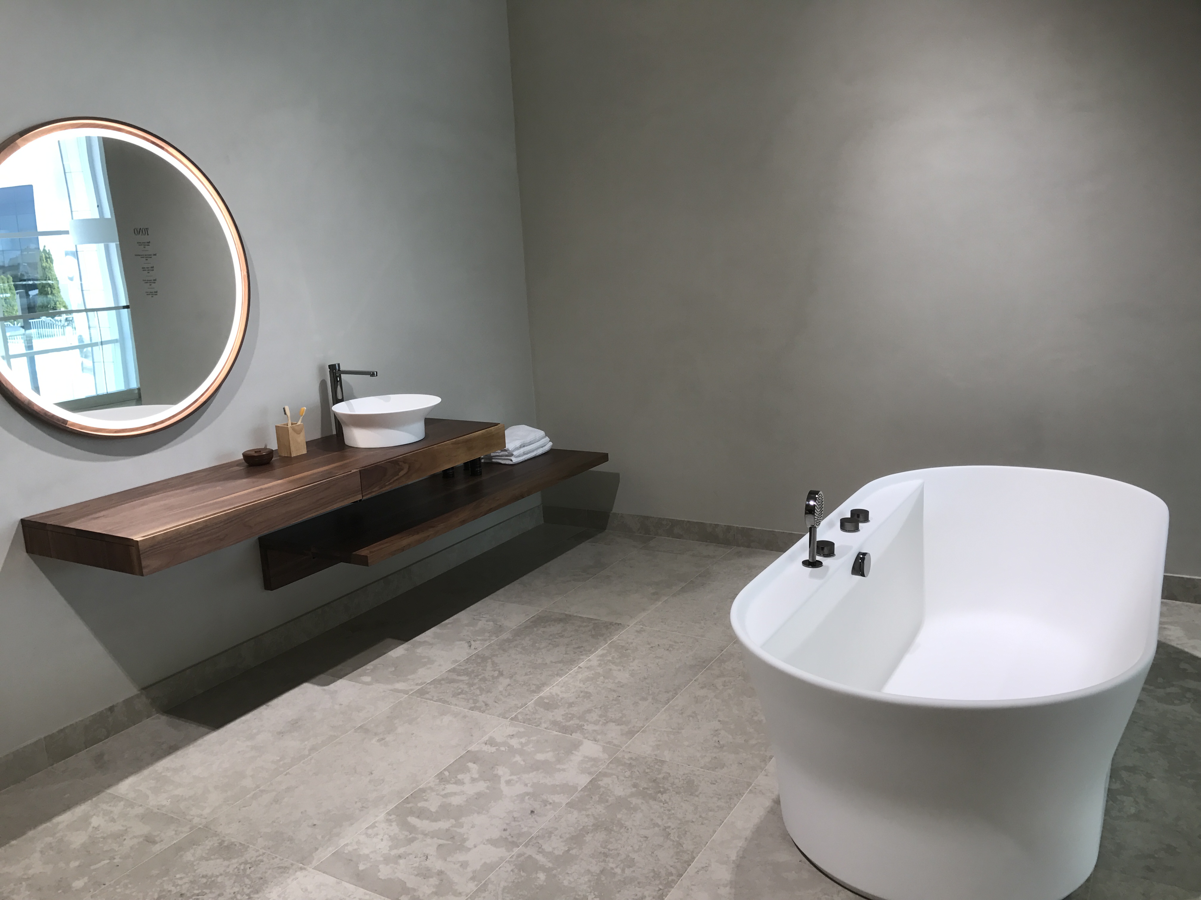 Minimalist bathroom area – KRION material