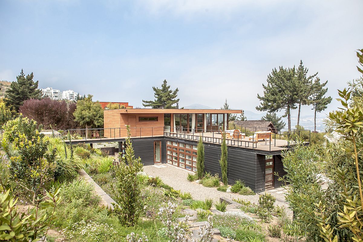 Contemporary Cachagua home with distant ocean views