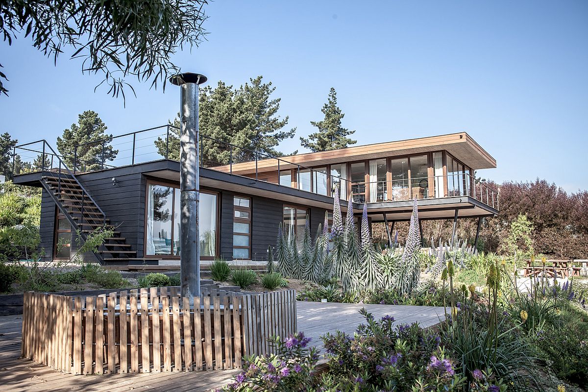 Simple straight lines create a unique and stylish contemporary home in Chile