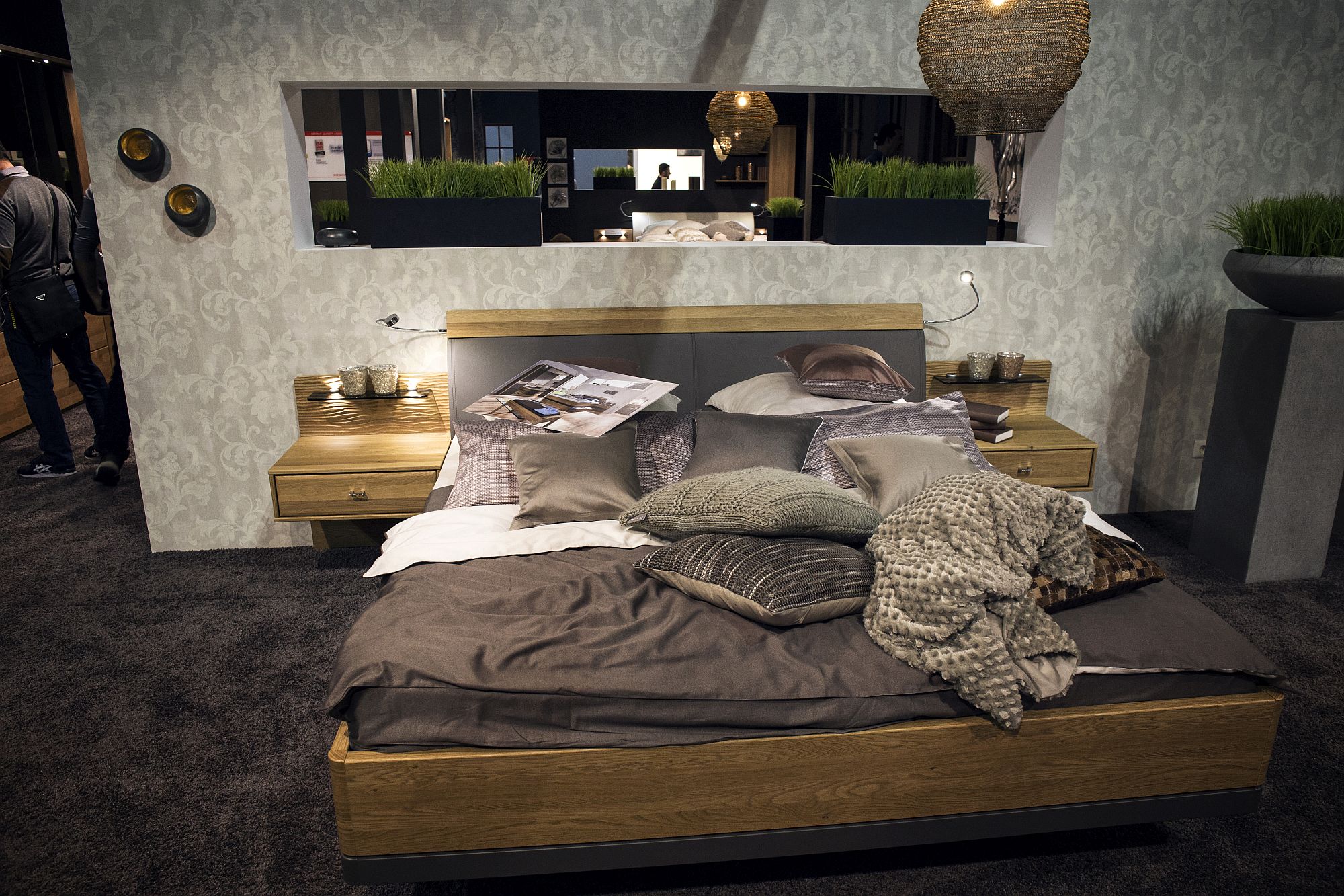 Ultra-slim lighting fixtures disappear into the backdrop!