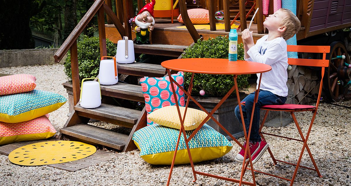 Combine relaxing outdoor cushions with elegant seating and lovely lamps for a stylish hangout