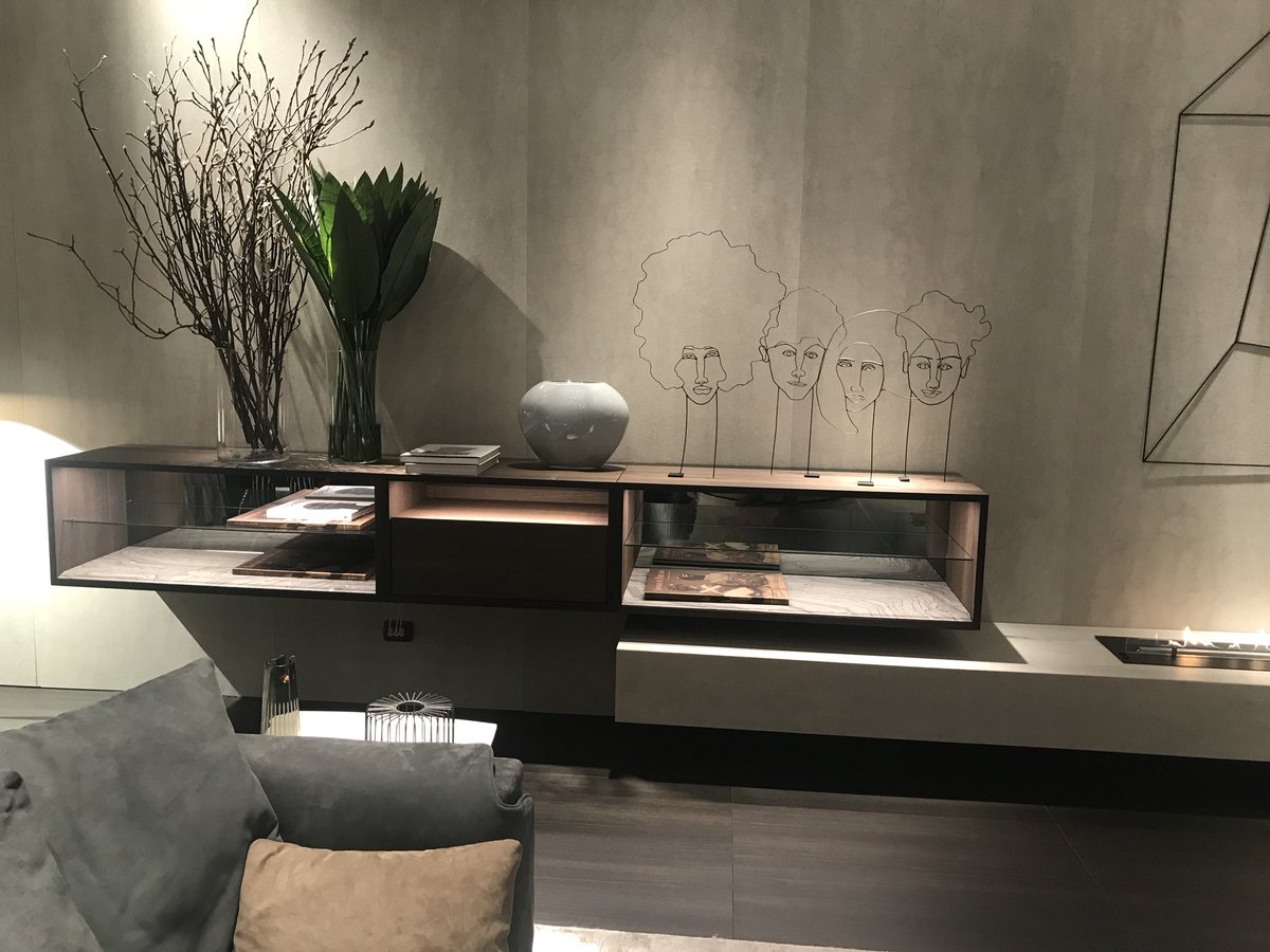 Wall-mounted adaptable living room units for the entertainment center