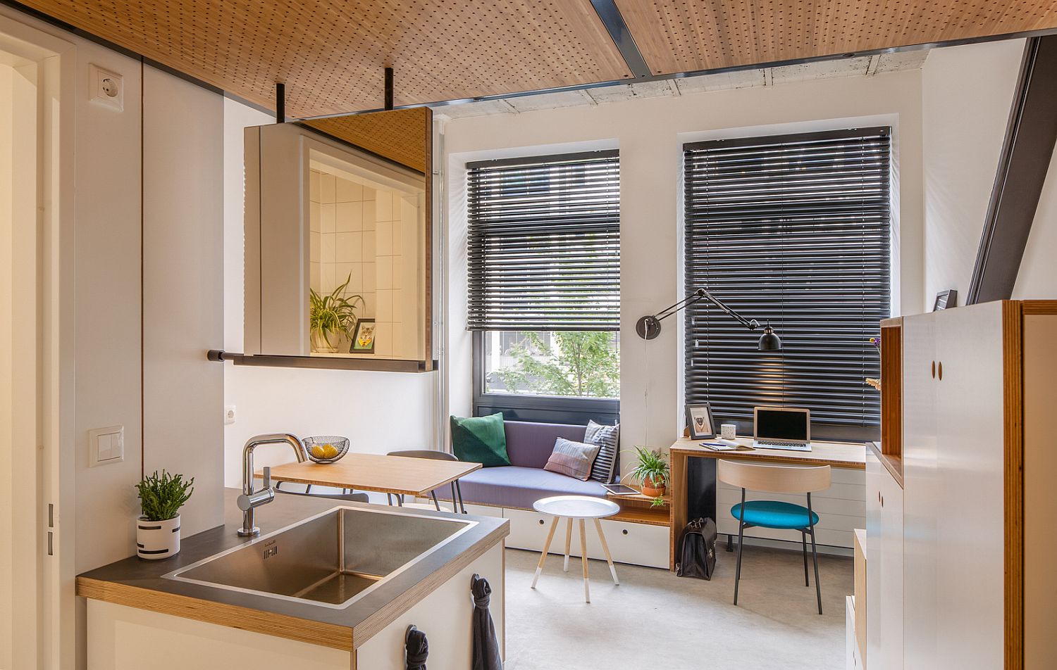18 square meter apartment in white with space-saving design