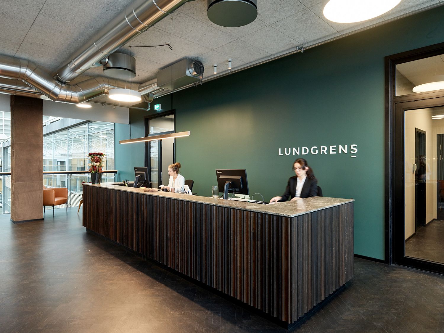 Reception of the office clad completely in natural materials for a tranquil atmosphere
