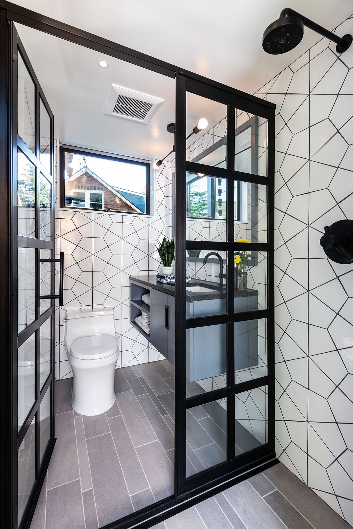 Modern bathroom in blacka nd white with geo pattern