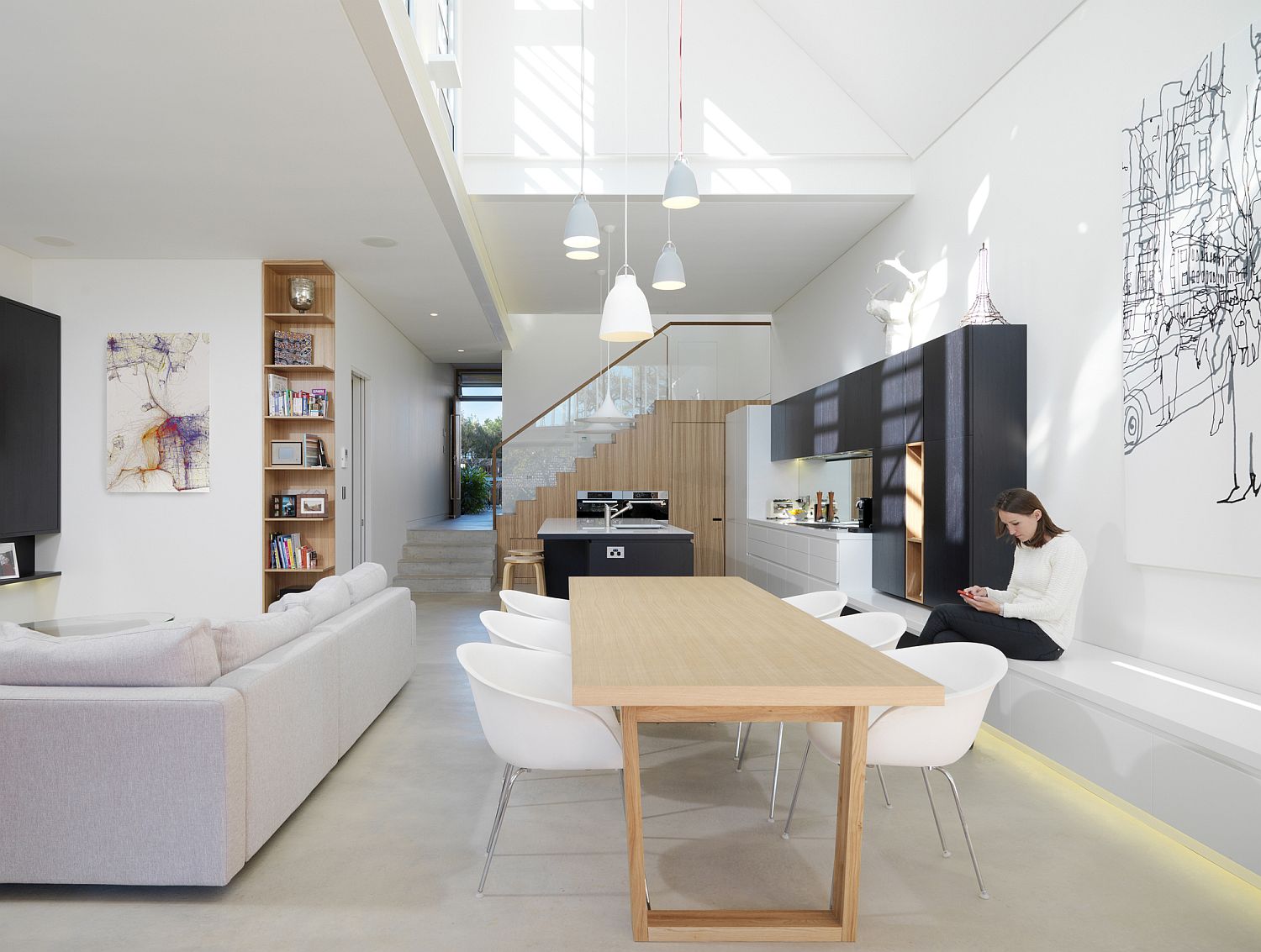Fabulous and light-filled living area with kitchen and dining space