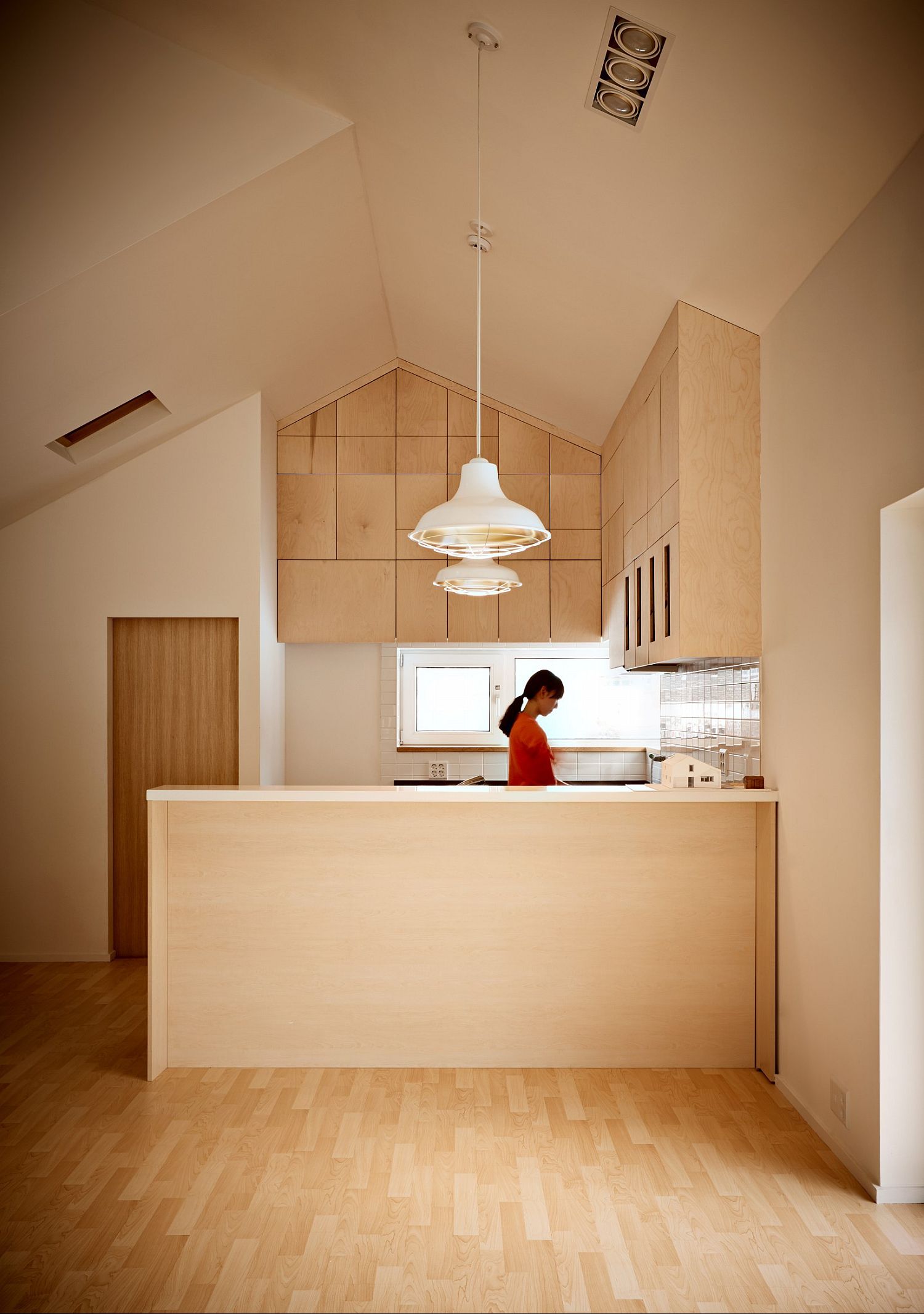Kitchen in the corner that maximizes space with ease