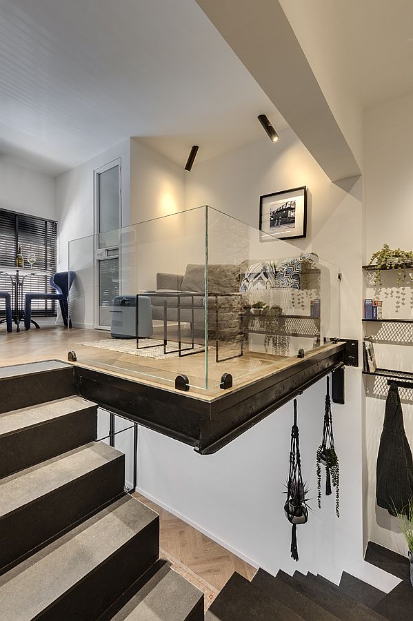 View of the Great Small Apartment in Tel-Aviv from the entrance