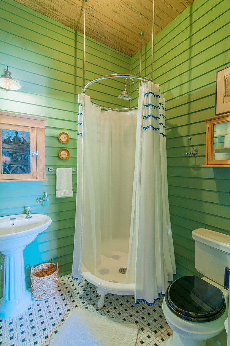 Eclectic bathroom in green with an ingenious shower zone
