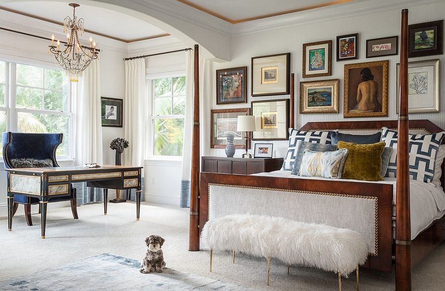 Four-poster bed in wood for the modern bedroom with a cool workstation
