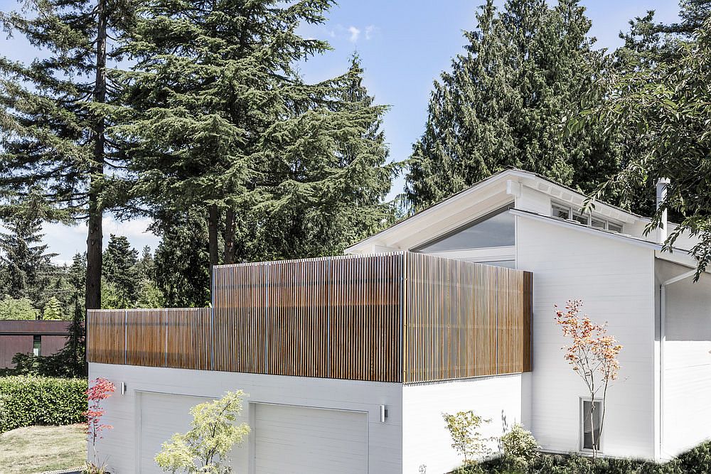 Revamped midcentury home with a view of lake