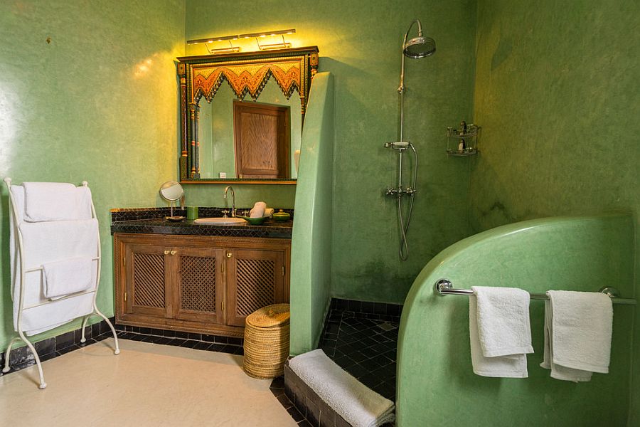 Textured walls in green for the spacious Mediterranean bathroom