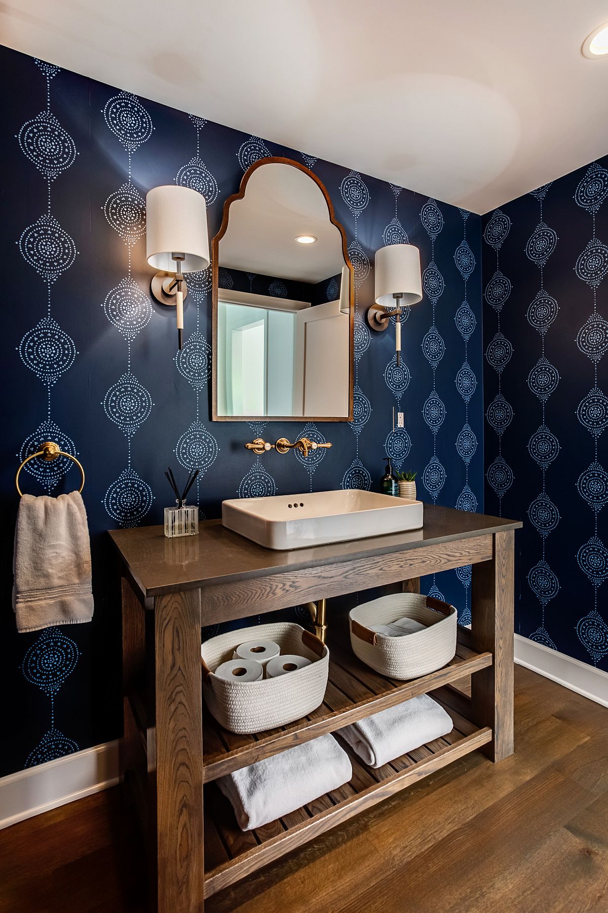Fabulous Farmhouse Style Powder Rooms Save Space with Cozy Country Charm