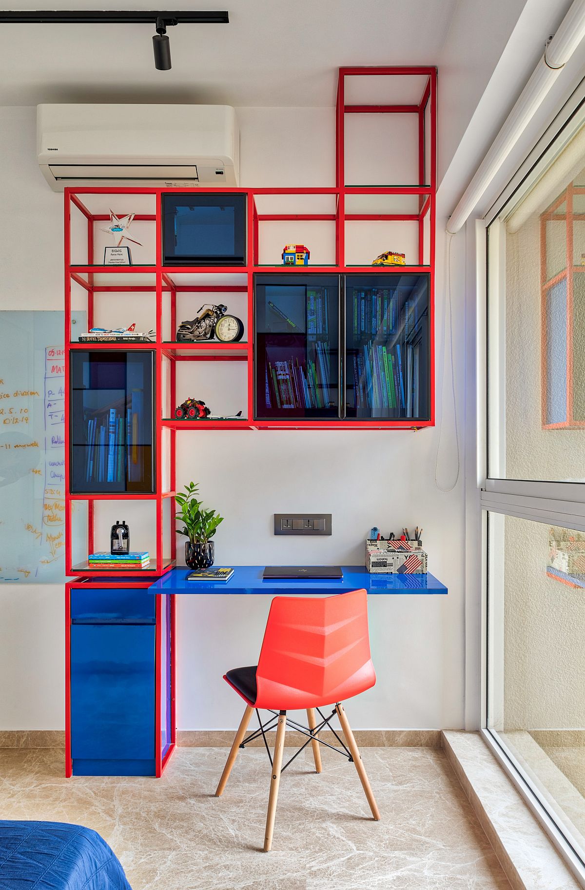 Enliven Your Home Office with these Gorgeous Colorful Workstations Ideas