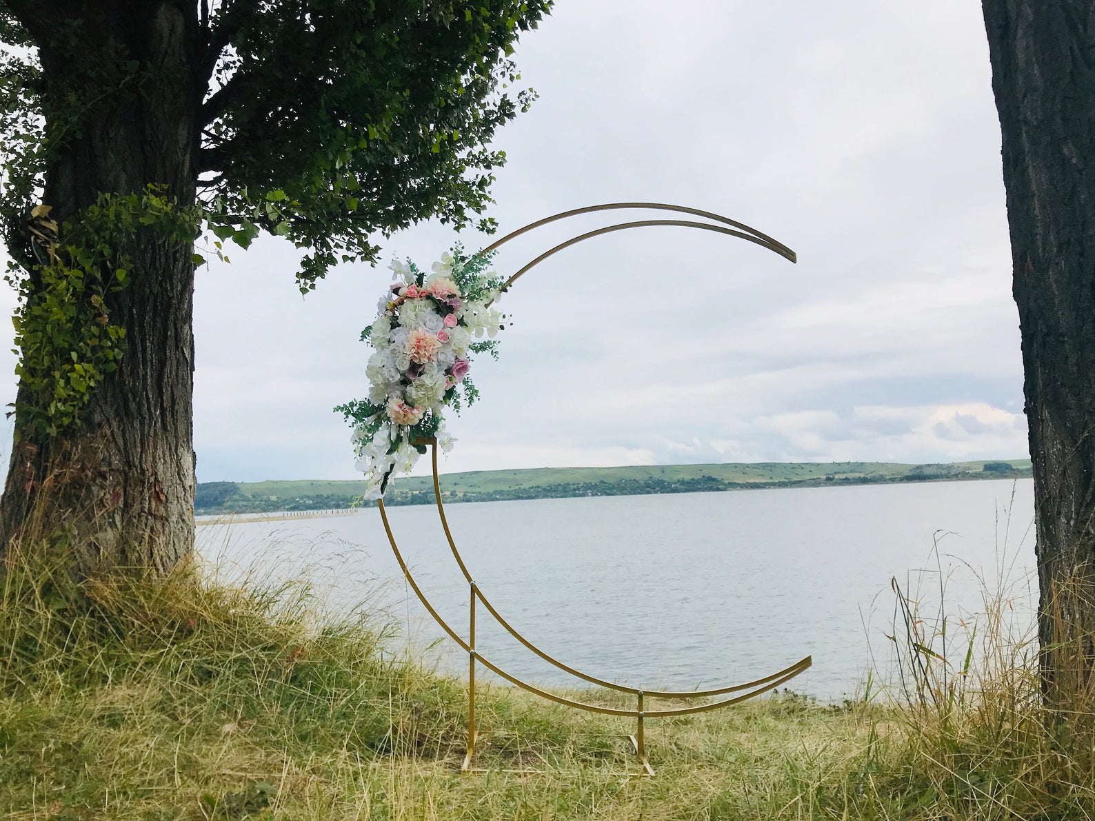 Metal moon wedding arch